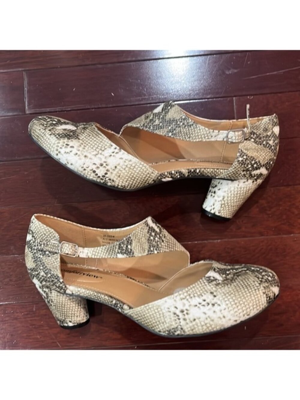 Comfort View Snake Skin design pumps low heel NWOT Size 10 side buckle - Picture 2 of 12